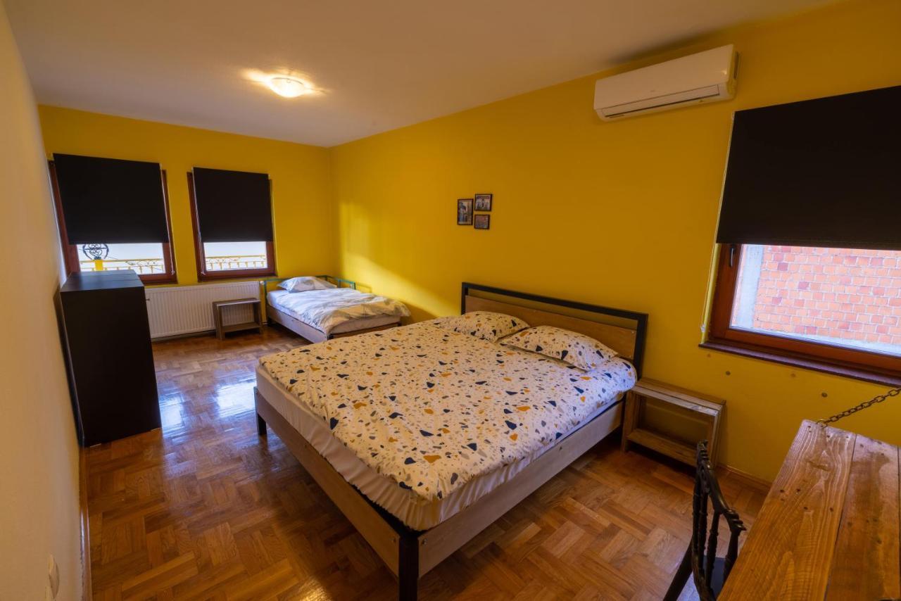 Hostel Prishtina Backpackers Prishtinë Ngoại thất bức ảnh
