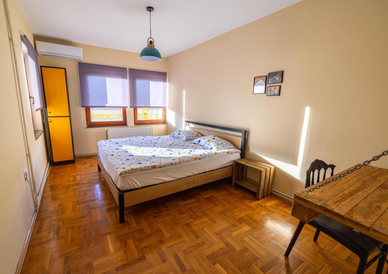 Hostel Prishtina Backpackers Prishtinë Ngoại thất bức ảnh