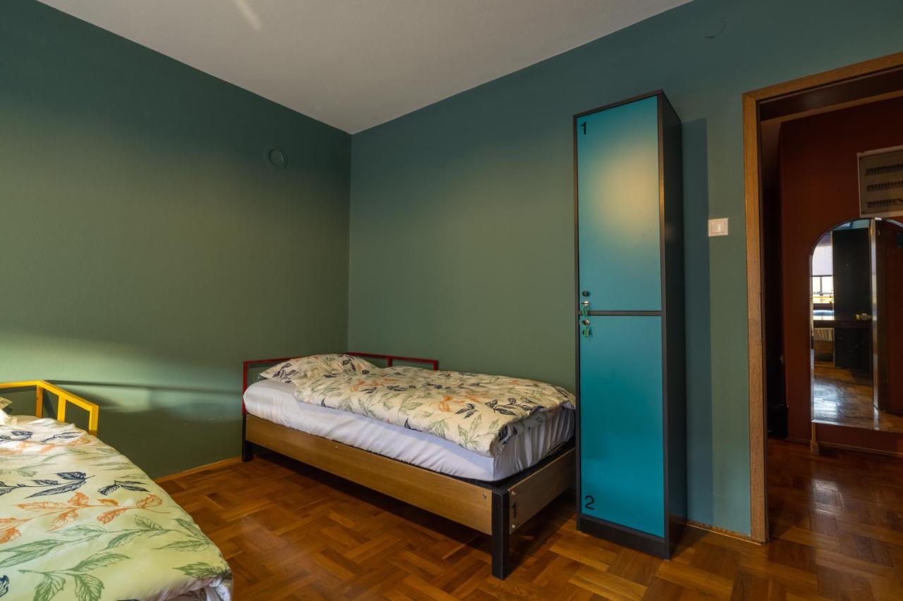 Hostel Prishtina Backpackers Prishtinë Ngoại thất bức ảnh