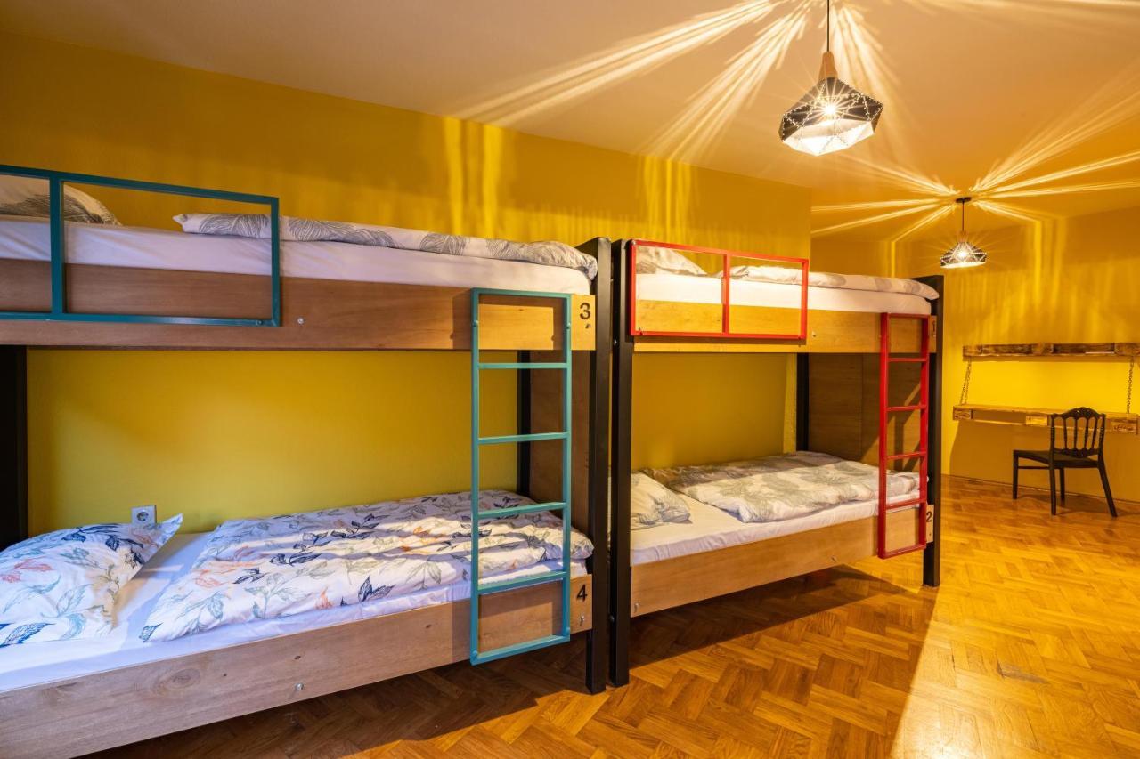 Hostel Prishtina Backpackers Prishtinë Ngoại thất bức ảnh
