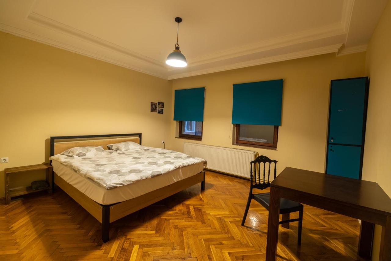 Hostel Prishtina Backpackers Prishtinë Ngoại thất bức ảnh