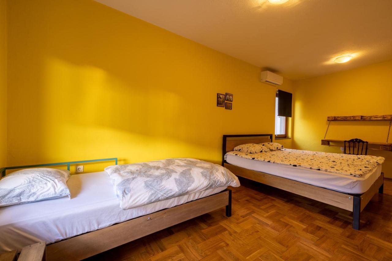 Hostel Prishtina Backpackers Prishtinë Ngoại thất bức ảnh