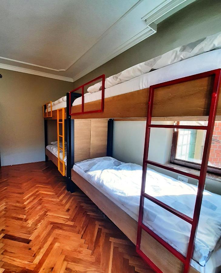 Hostel Prishtina Backpackers Prishtinë Ngoại thất bức ảnh