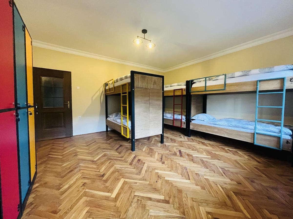 Hostel Prishtina Backpackers Prishtinë Ngoại thất bức ảnh
