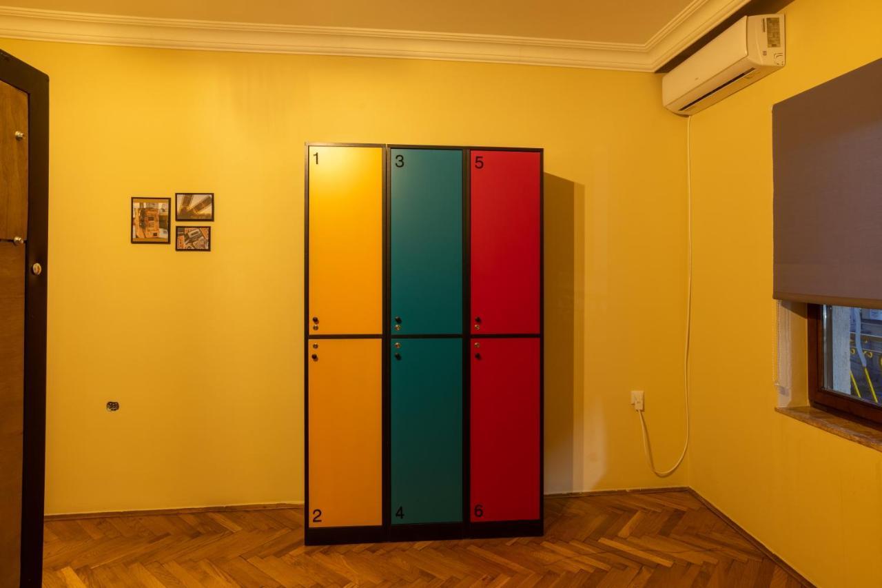 Hostel Prishtina Backpackers Prishtinë Ngoại thất bức ảnh