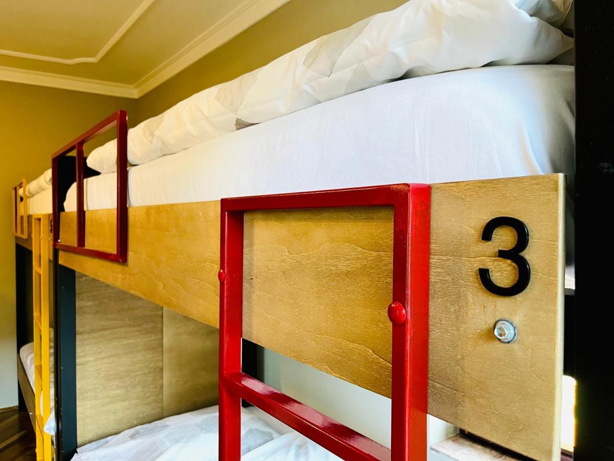 Hostel Prishtina Backpackers Prishtinë Ngoại thất bức ảnh