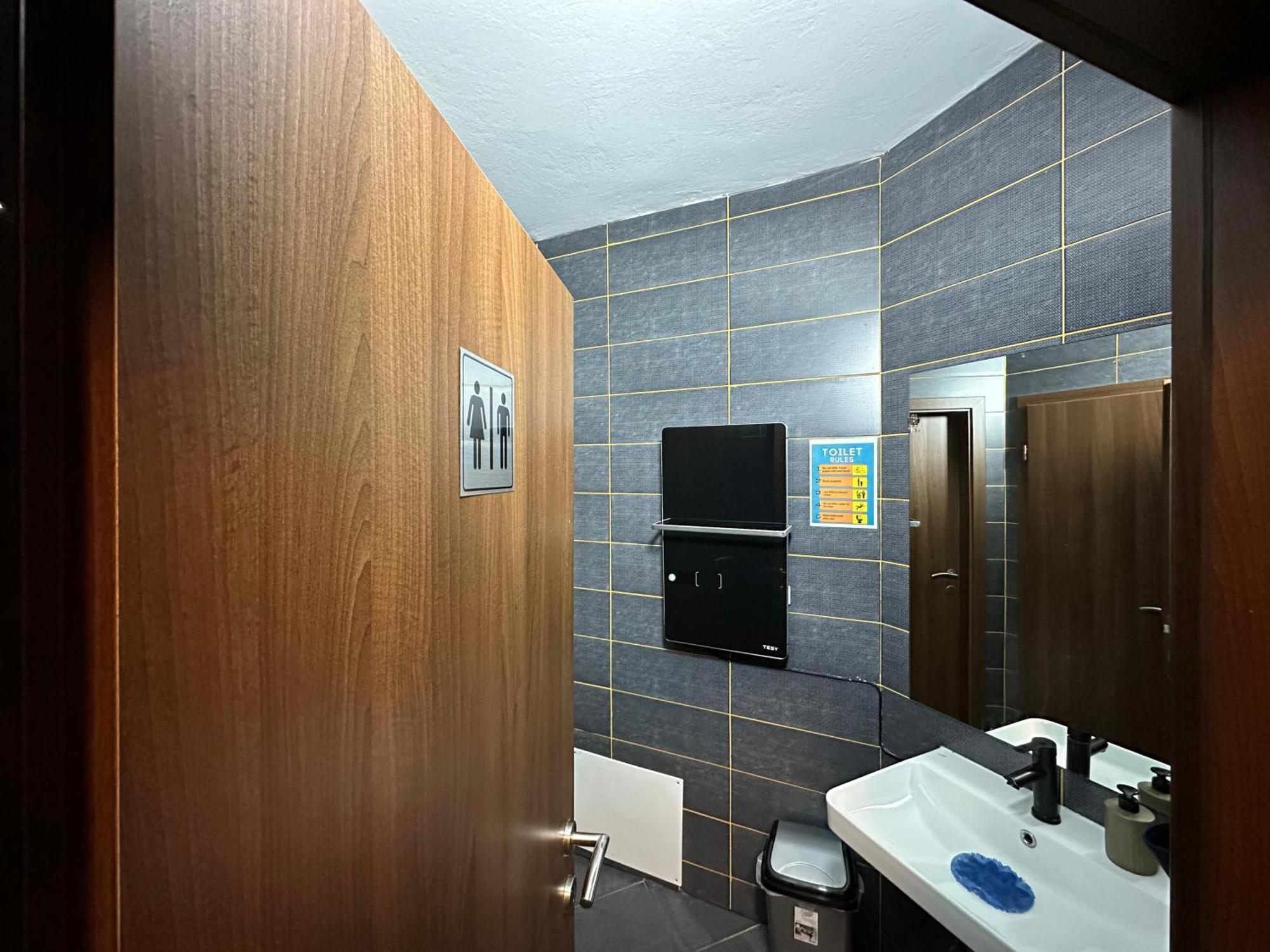 Hostel Prishtina Backpackers Prishtinë Ngoại thất bức ảnh