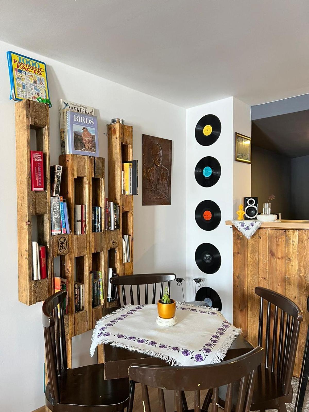 Hostel Prishtina Backpackers Prishtinë Ngoại thất bức ảnh